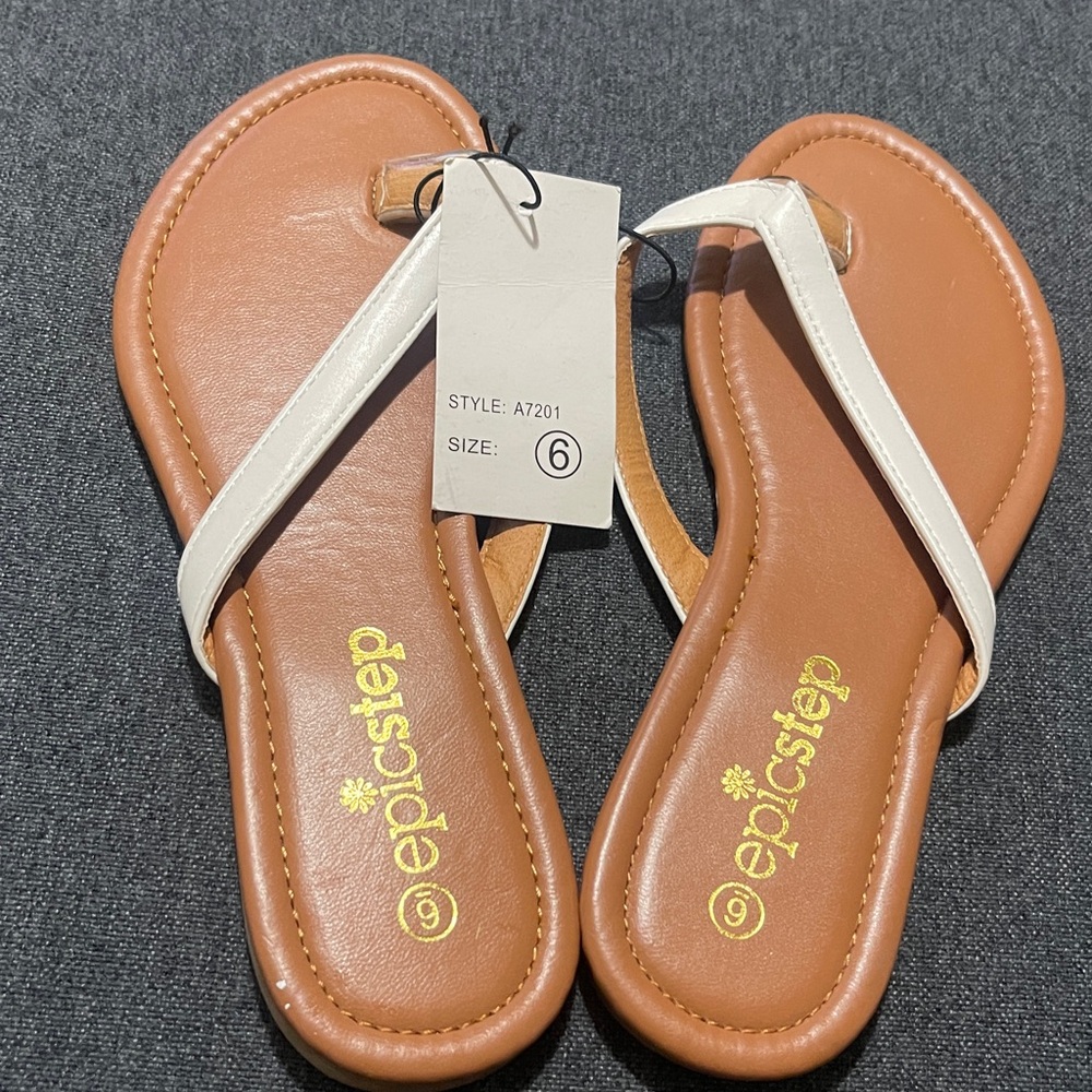 Epic Step Women's Tan and White Flats